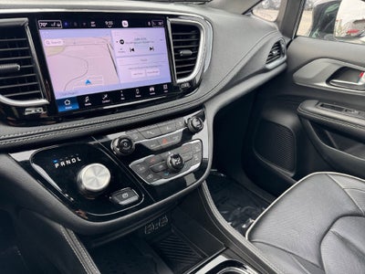 2025 Chrysler Pacifica Limited FWD