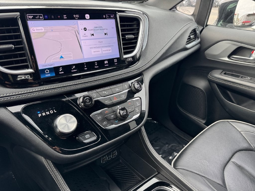 2025 Chrysler Pacifica Limited FWD