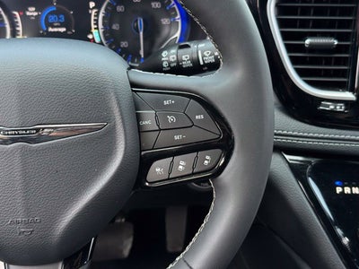 2025 Chrysler Pacifica Limited FWD