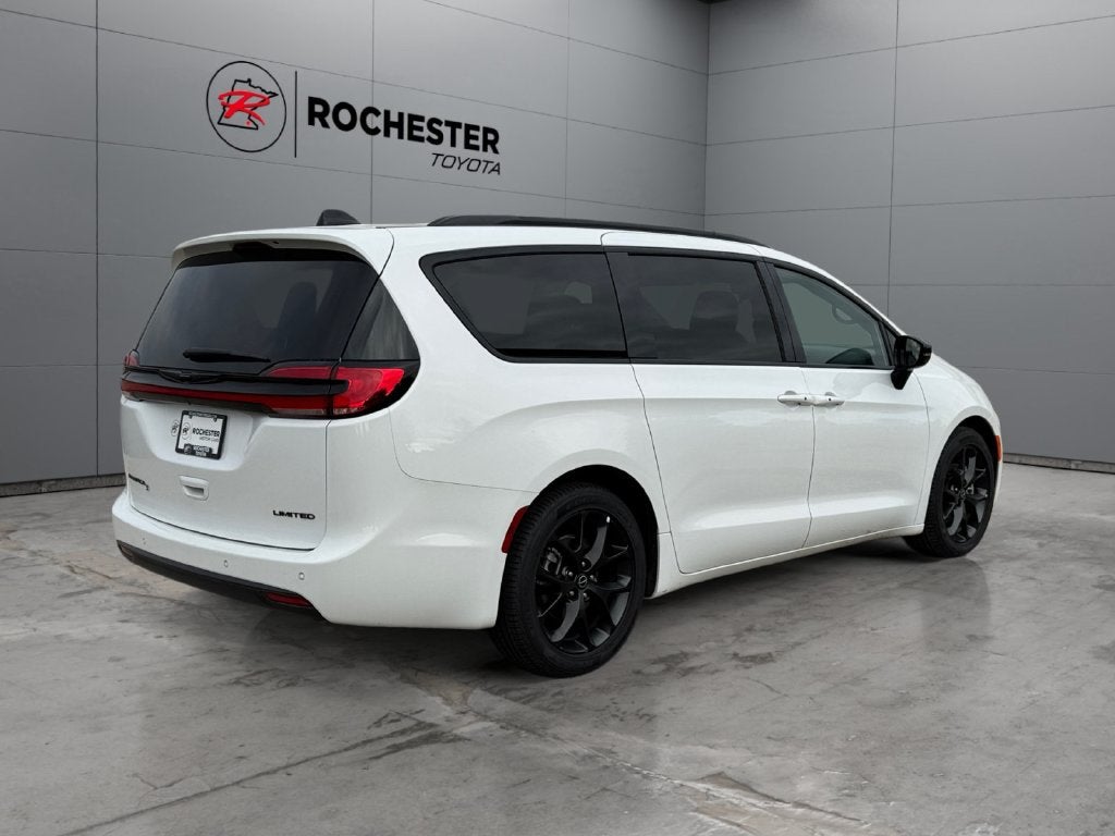 2025 Chrysler Pacifica Limited FWD