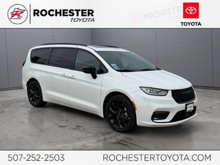 2025 Chrysler Pacifica Limited FWD