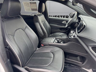 2026 Chrysler Pacifica Limited FWD