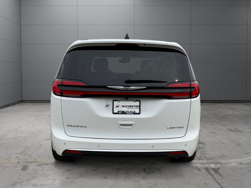 2026 Chrysler Pacifica Limited FWD