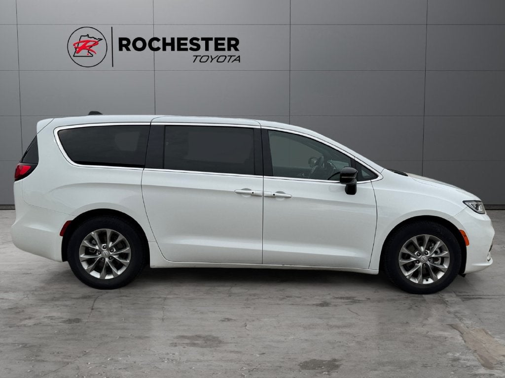 2026 Chrysler Pacifica Limited FWD