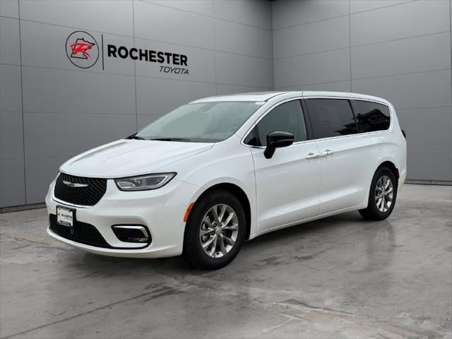 2026 Chrysler Pacifica Limited FWD