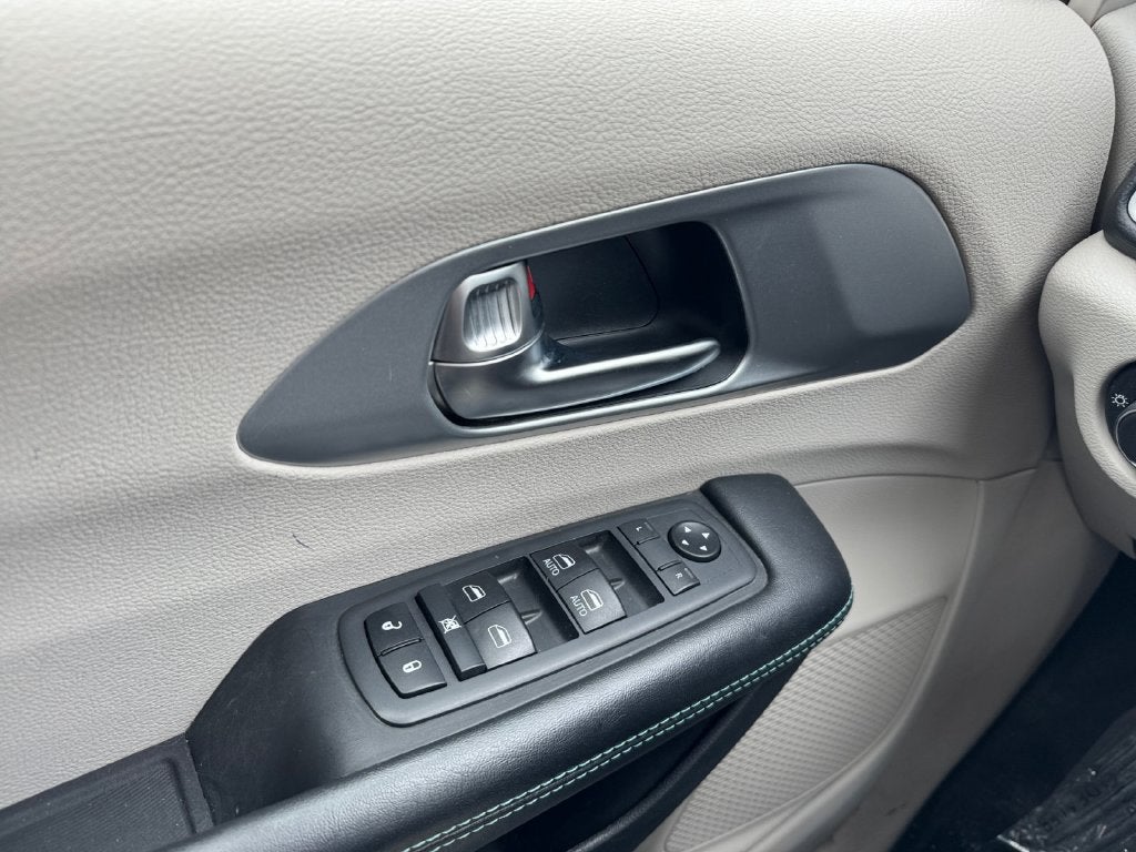 2019 Chrysler Pacifica Hybrid Touring Plus FWD