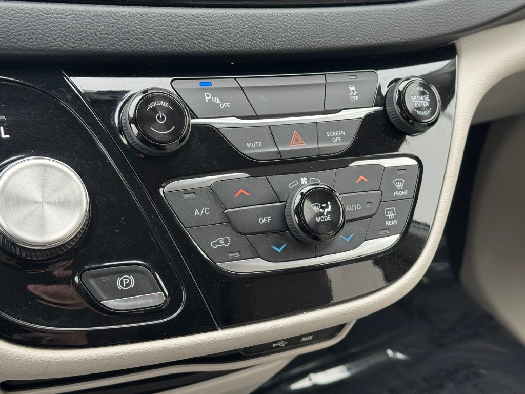 2019 Chrysler Pacifica Hybrid Touring Plus FWD