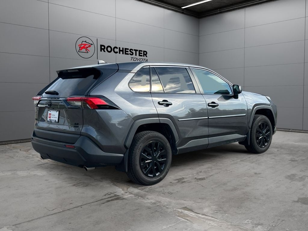 2022 Toyota RAV4 LE AWD