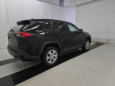 2022 Toyota RAV4 LE AWD
