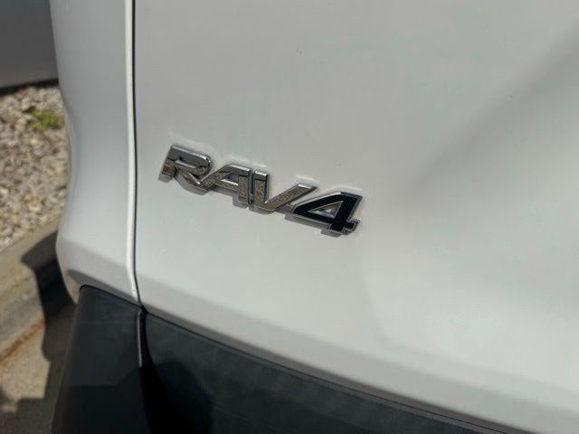 2020 Toyota RAV4 LE FWD