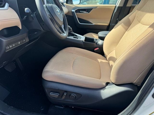 2025 Toyota RAV4 XLE AWD