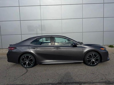 2018 Toyota Camry SE FWD