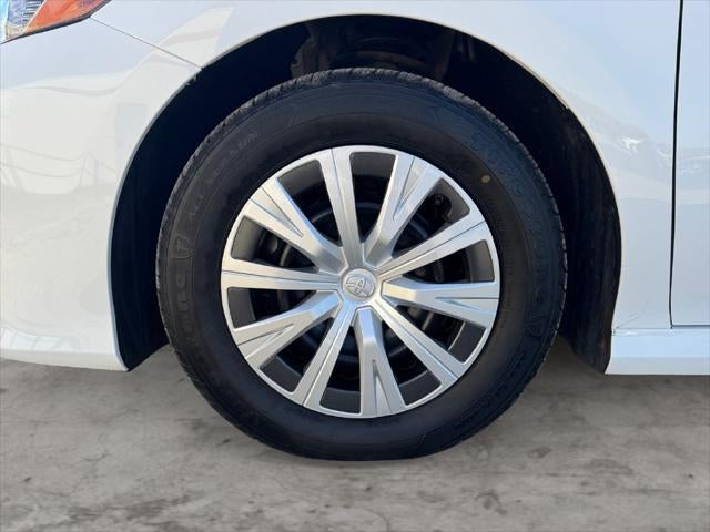 2019 Toyota Camry Hybrid LE FWD