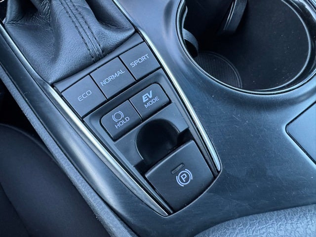 2018 Toyota Camry Hybrid LE FWD