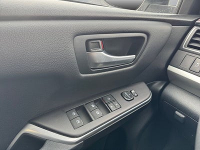 2017 Toyota Camry SE FWD