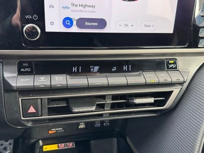 2025 Toyota Camry SE FWD