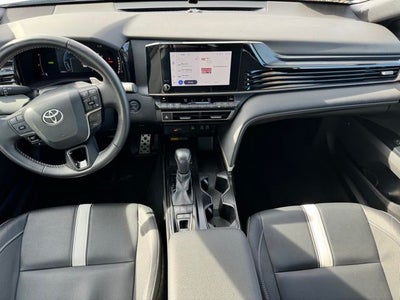 2025 Toyota Camry SE FWD