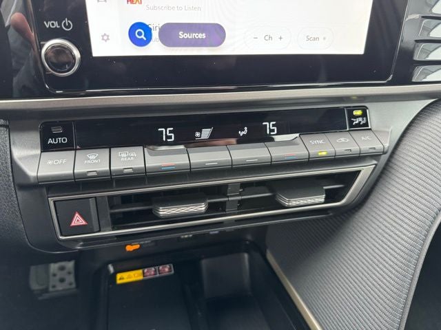 2025 Toyota Camry SE FWD