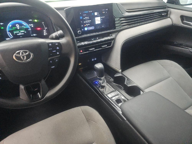 2025 Toyota Camry LE FWD