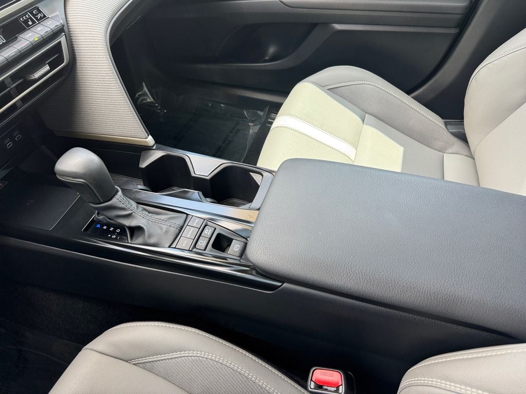 2025 Toyota Camry SE FWD