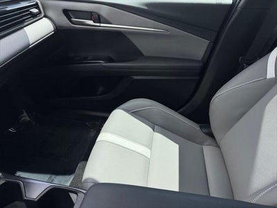 2025 Toyota Camry SE FWD