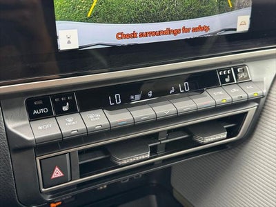 2025 Toyota Camry SE AWD