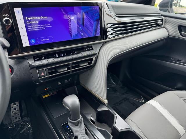 2025 Toyota Camry SE AWD