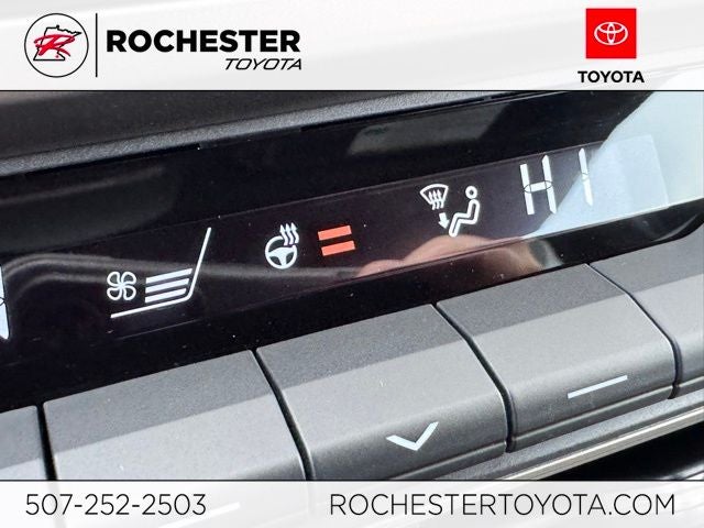 2025 Toyota Camry SE AWD