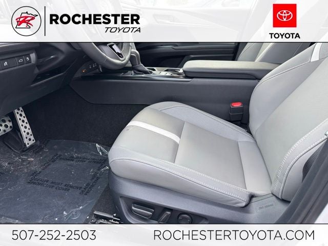 2025 Toyota Camry SE AWD