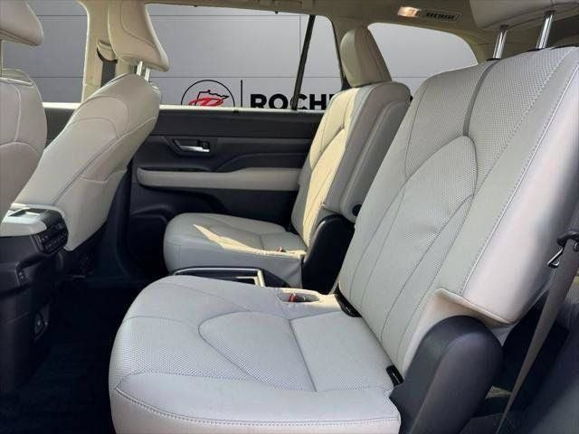 2025 Toyota Grand Highlander Platinum AWD