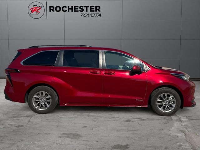 2021 Toyota Sienna LE 8 Passenger