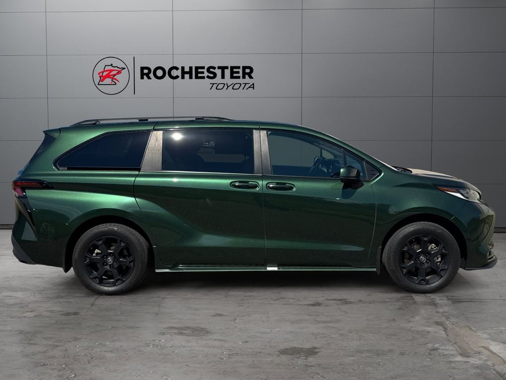 2025 Toyota Sienna Woodland Edition 7 Passenger