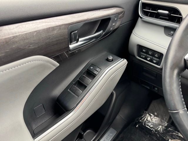 2021 Toyota Highlander Hybrid Limited AWD