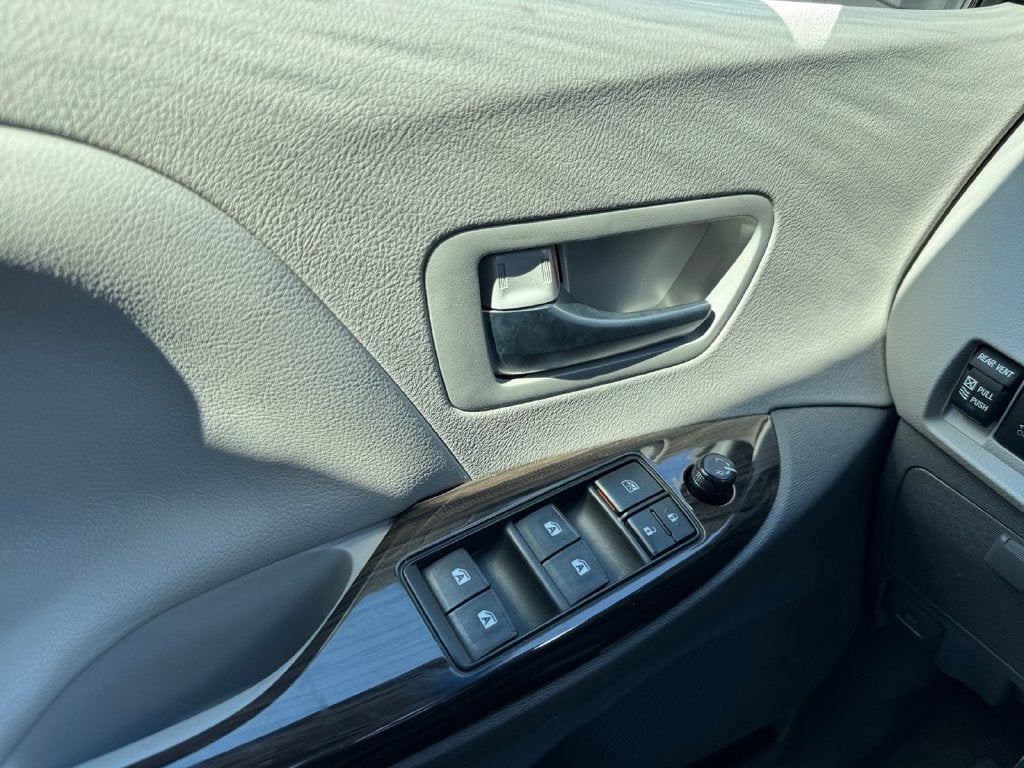 2016 Toyota Sienna XLE 7 Passenger