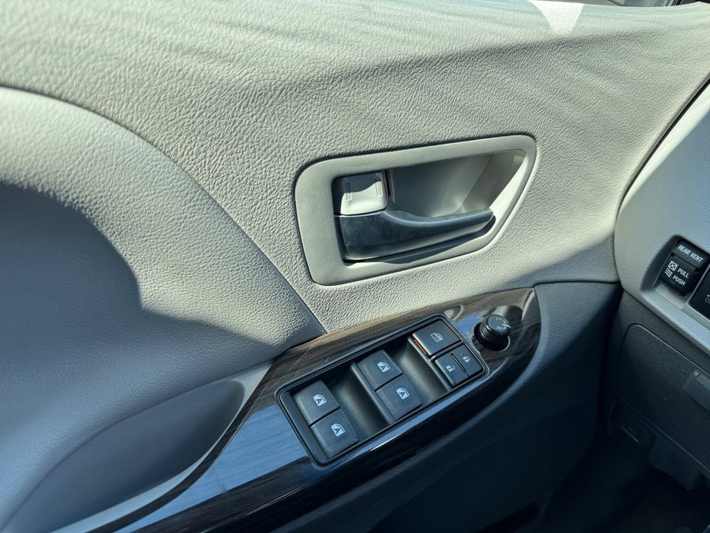 2016 Toyota Sienna XLE 7 Passenger