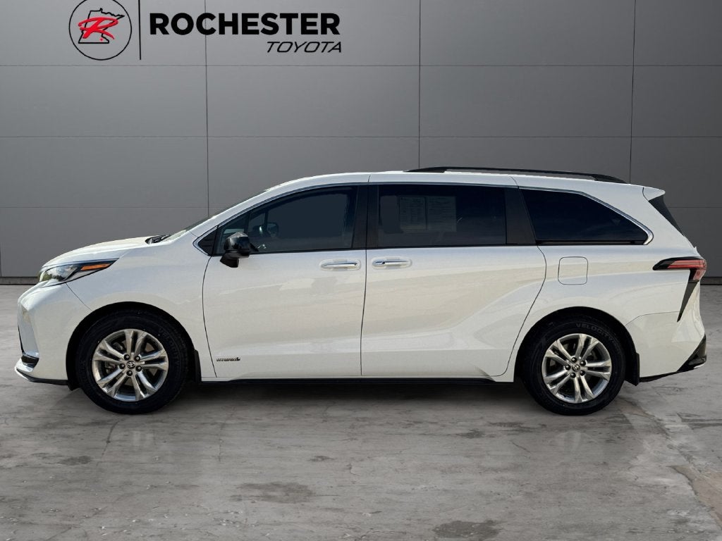2021 Toyota Sienna XSE 7 Passenger
