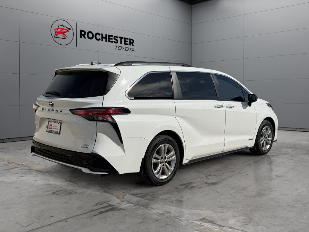 2021 Toyota Sienna XSE 7 Passenger