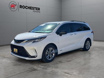 2021 Toyota Sienna XSE 7 Passenger