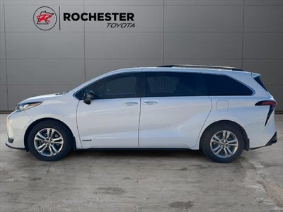 2021 Toyota Sienna XSE 7 Passenger