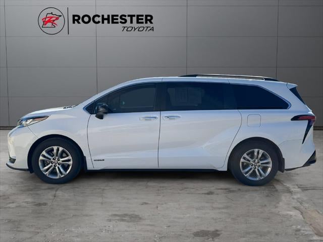 2021 Toyota Sienna XSE 7 Passenger