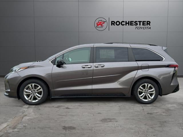 2022 Toyota Sienna XSE 7 Passenger
