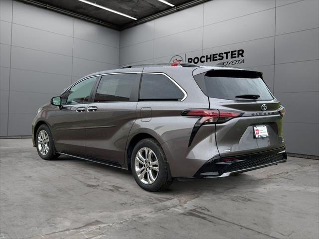 2022 Toyota Sienna XSE 7 Passenger