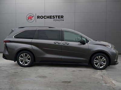 2022 Toyota Sienna XSE 7 Passenger