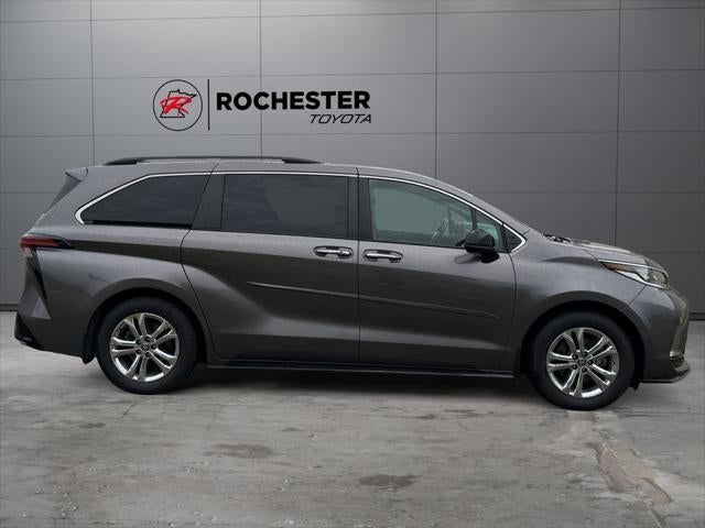 2022 Toyota Sienna XSE 7 Passenger