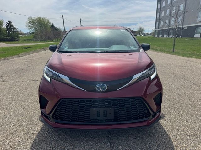 2022 Toyota Sienna XSE 7 Passenger