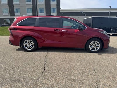 2022 Toyota Sienna XSE 7 Passenger