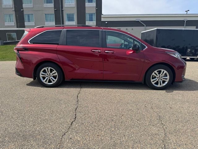 2022 Toyota Sienna XSE 7 Passenger