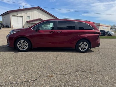 2022 Toyota Sienna XSE 7 Passenger