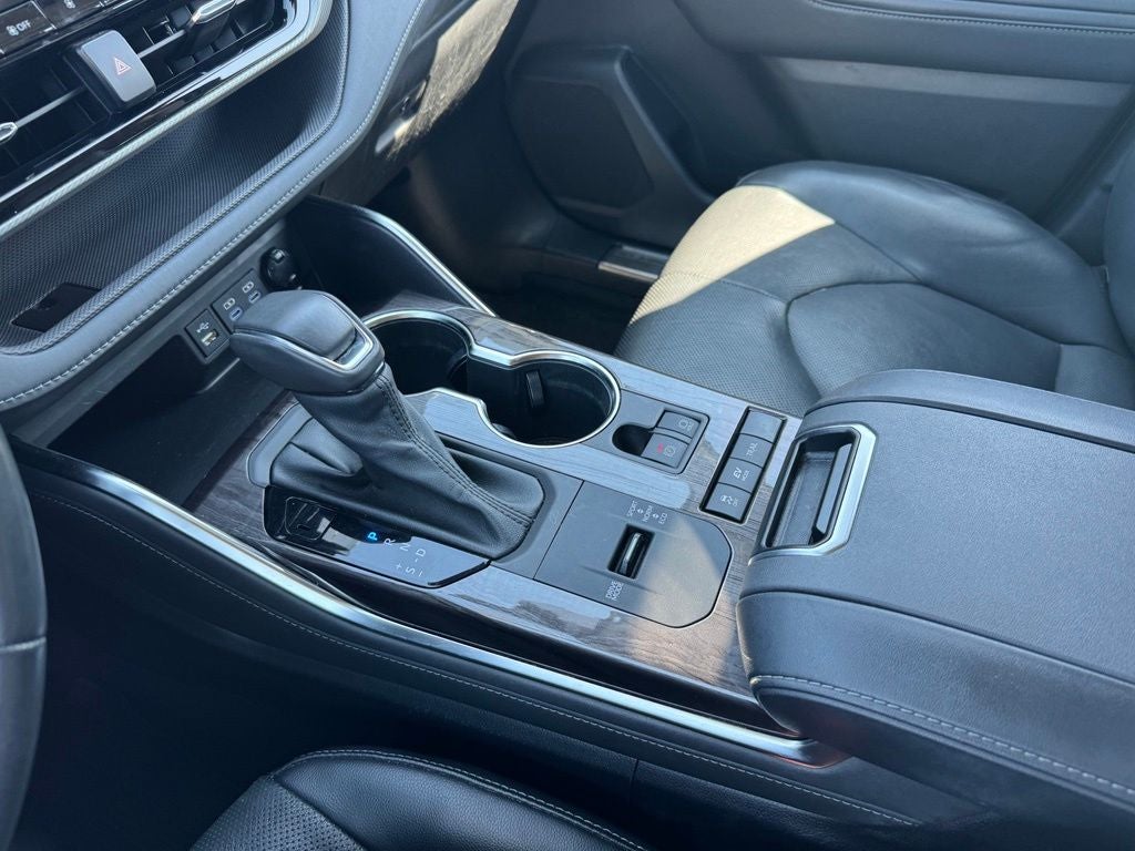 2022 Toyota Highlander Hybrid Platinum AWD