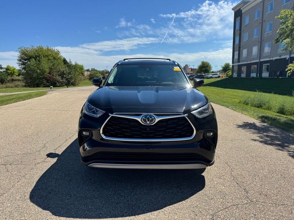 2022 Toyota Highlander Hybrid Platinum AWD